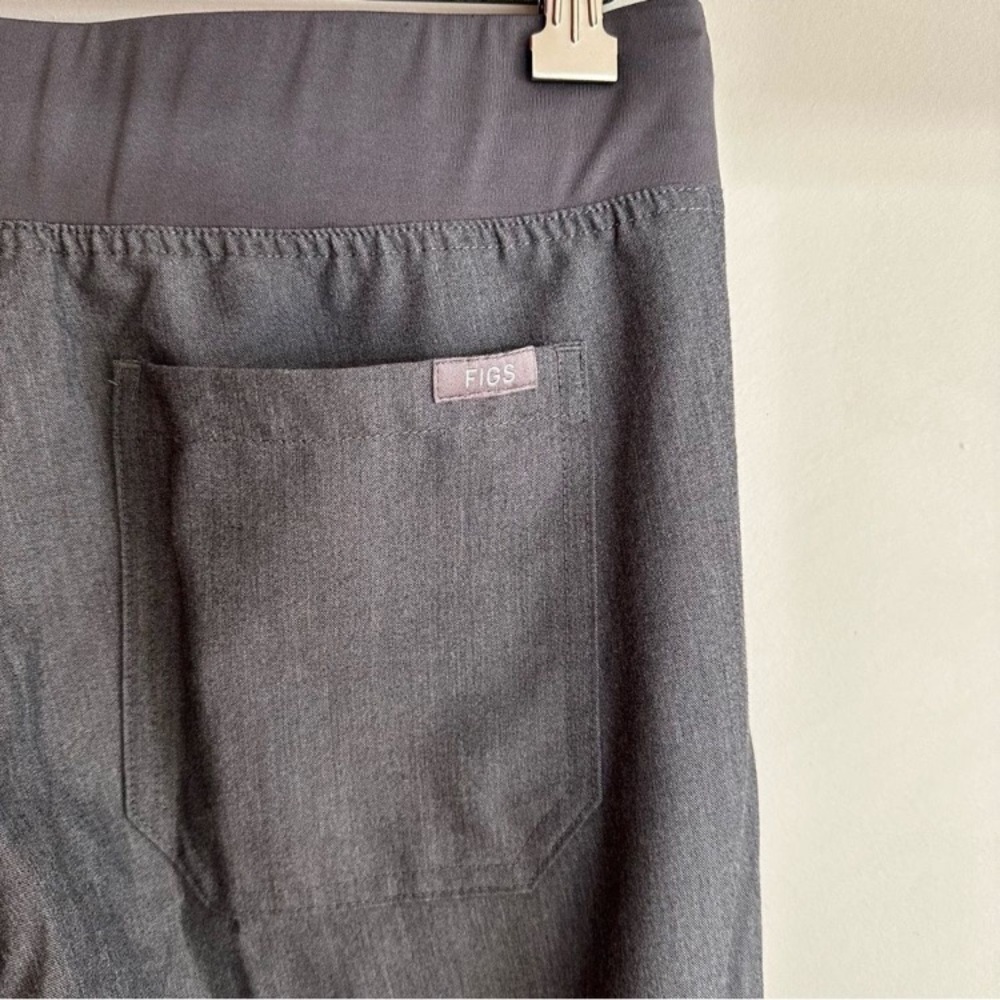 Figs Livingston basic scrub pants in graphite gray XS - Picture 4 of 6